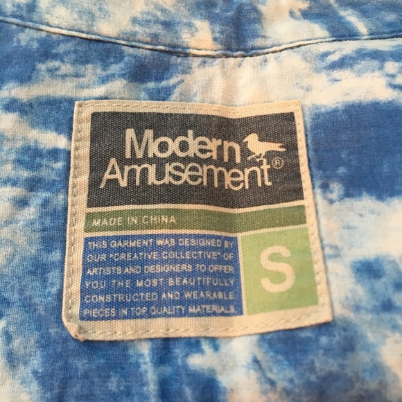 Modern Amusement Men’s Button Down Shirt small - Picture 4 of 5